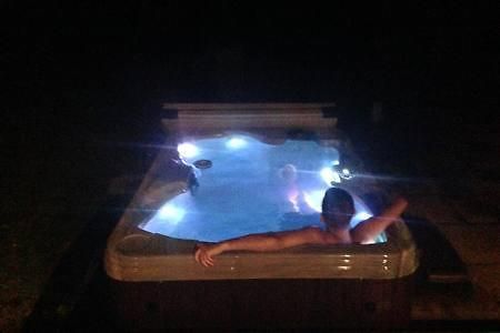 Forest Sweet Retreat Hot Tub & Wood Fired Sauna Ucluelet Exterior photo