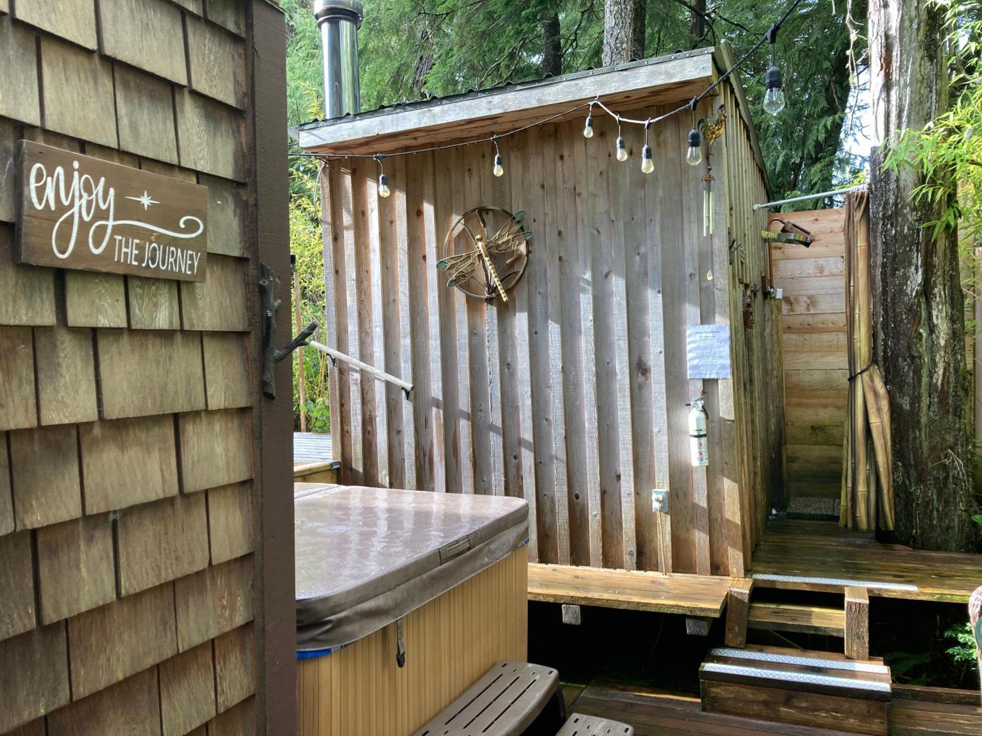 Forest Sweet Retreat Hot Tub & Wood Fired Sauna Ucluelet Exterior photo