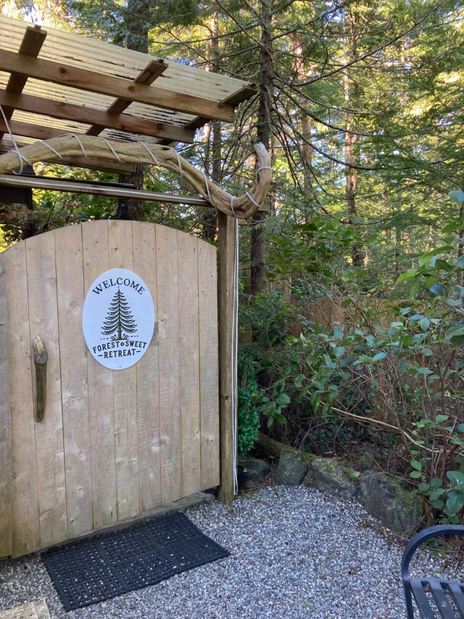 Forest Sweet Retreat Hot Tub & Wood Fired Sauna Ucluelet Exterior photo